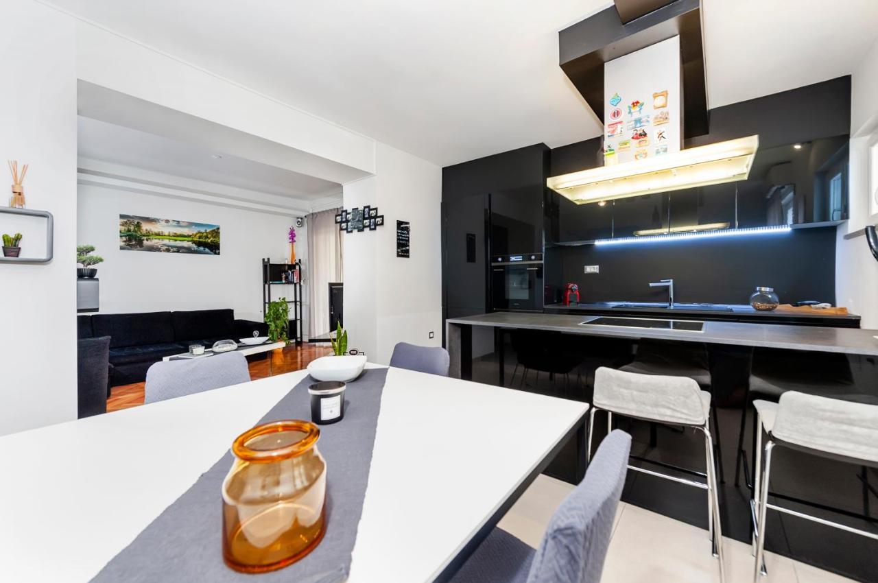 Apartment Cave Rovinj Bagian luar foto