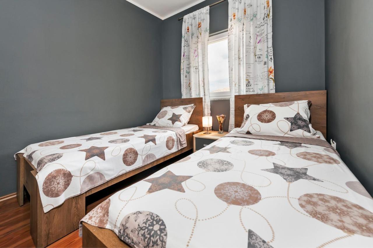 Apartment Cave Rovinj Bagian luar foto